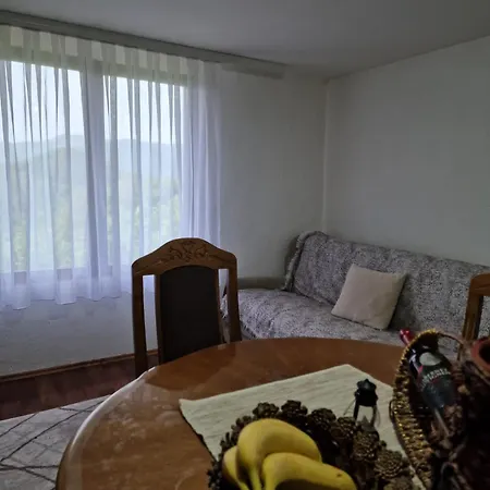 بيت للعطل Domacinstvo Ristovic