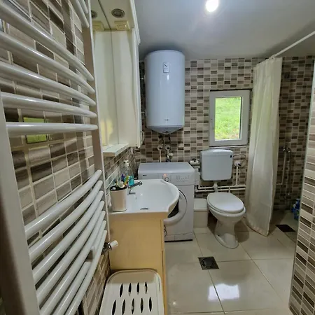 Domacinstvo Ristovic Holiday home *