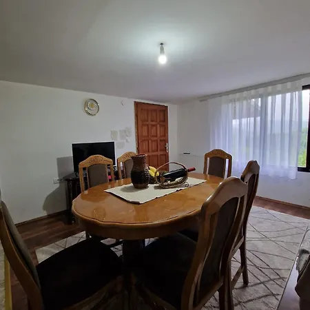 بيت للعطل Domacinstvo Ristovic Banovo Polje