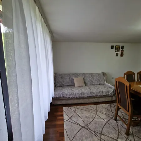 Domacinstvo Ristovic Holiday home *
